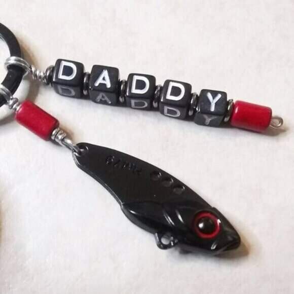 DADDY! Personalized Fishing Lure Key Chain - Black Onyx + Black Fish Key Ring - Picture 4 of 11